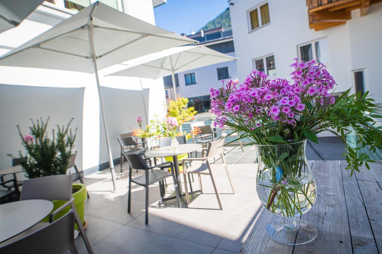 Aparthotel Hochland Gmbh Nauders Exterior photo